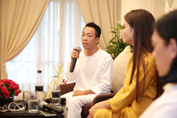 Ca sĩ Việt Hoàn là người bạn thân thiết của Phạm Phương Thảo.