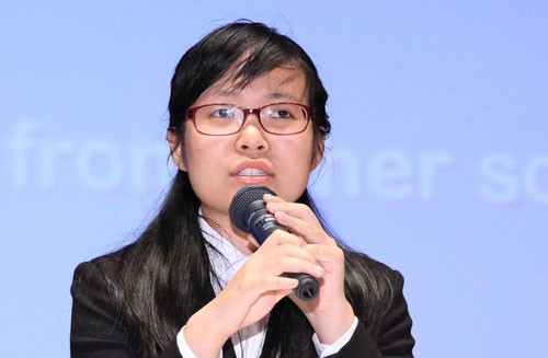 Đặng Ho&agrave;ng Trang thuyết tr&igrave;nh nghi&ecirc;n cứu l&agrave;m chung với gi&aacute;o sư người Nhật tại Đại học Tsukuba (Nhật Bản) năm 2018. Ảnh: NVCC.