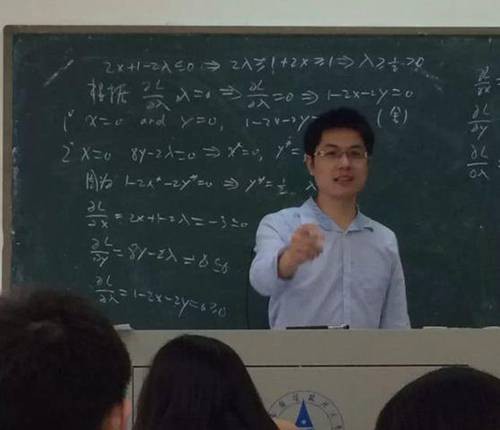 
Triệu Diệm Vân ra đi đột ngột trong khi đang giảng bài cho học sinh.
