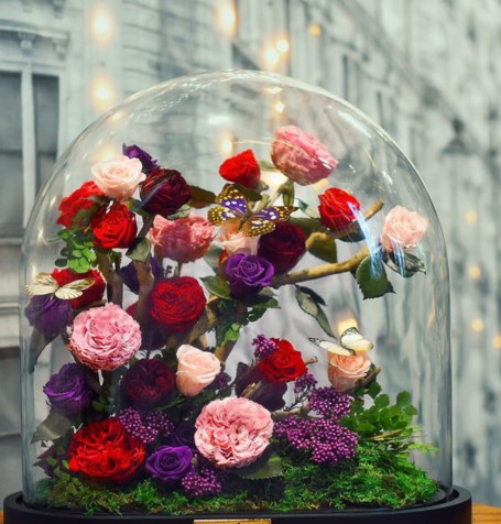 
Ngoài nguồn hoa từ Đà Lạt, một số shop hoa còn nhập hoa hồng tươi vĩnh cửu từ Hà Lan và các nước châu Á khác.

