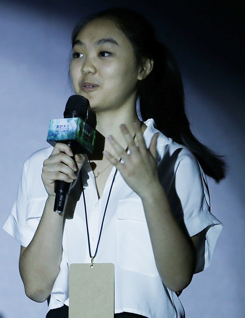 Jane tự tin thuyết tr&igrave;nh.