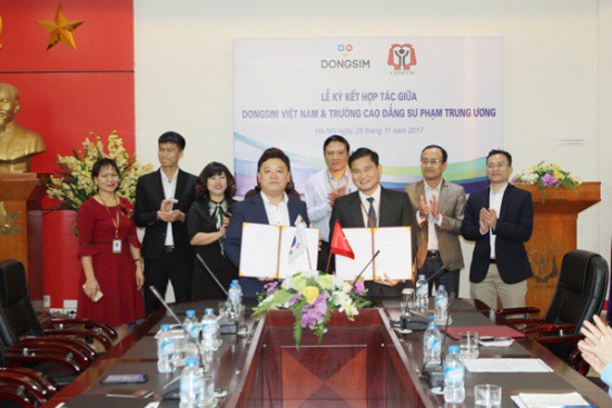 Công ty Cổ phần Dịch vụ Giáo dục Dongsim Việt Nam kí kết hợp tác với trường Cao đẳng Sư phạm Trung Uơng và trường Đại học Sư phạm Đà Nẵng.