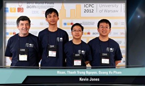 Năm nhất ĐH, Vũ tham gia cuộc thi lập trình viên quốc tế (ACM ICPC) và lọt vào vòng khu vực Châu Á. Hai năm tiếp theo, Quang Vũ xuất sắc giữ vị trí thứ 13 trong bảng xếp hạng toàn cầu.
