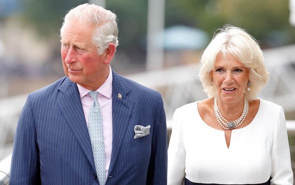 Bà Camilla được cho là hối thúc việc ly hôn với Thái tử Charles.