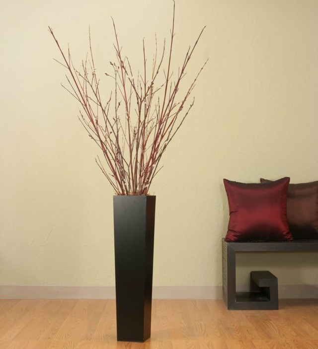 
Bình hoa có thể chọn lựa cùng tông màu với nội thất chính, không gian đẹp nền nã và sang trọng với ý tưởng đơn giản này.
