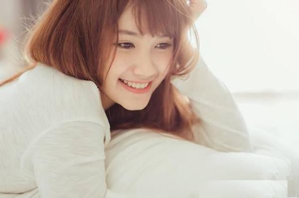 Nụ cười không chỉ mang đến sức khỏe mà còn giúp bạn trẻ lâu