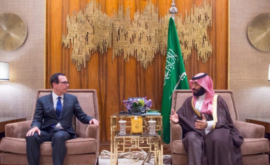 Bộ trưởng Tài chính Mỹ Steven Mnuchin đã gặp Thái tử Ả Rập Saudi Mohammed bin Salman hôm 22-10. Ảnh: Twitter