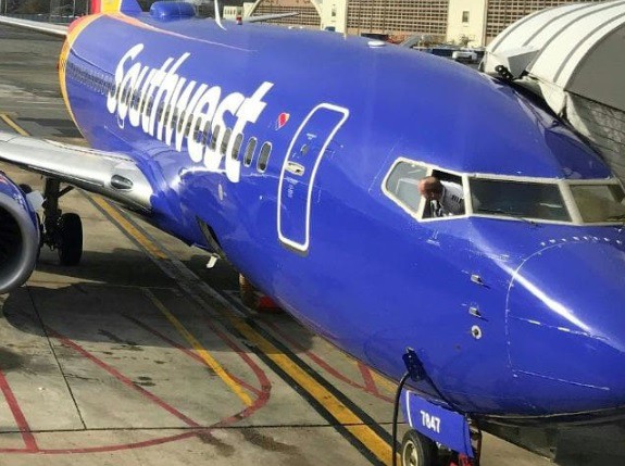 Một m&aacute;y bay của h&atilde;ng h&agrave;ng kh&ocirc;ng Southwest Airlines