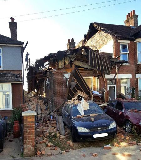 
Ngôi nhà ở Poole, Dorse đã trở thành đống đổ nát sau vụ ly hôn lộn xộn
