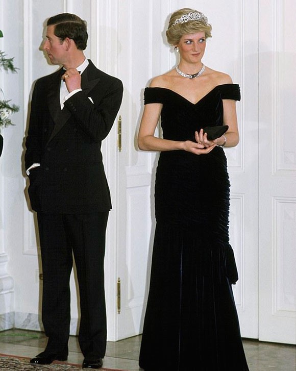 
Vợ chồng Diana - Charles dự tiệc tối tại Đức năm 1987. Ảnh: Tim Graham.
