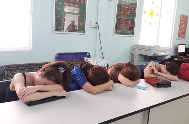 Một số người mẫu trong đường d&acirc;y mại d&acirc;m gi&aacute; cao.