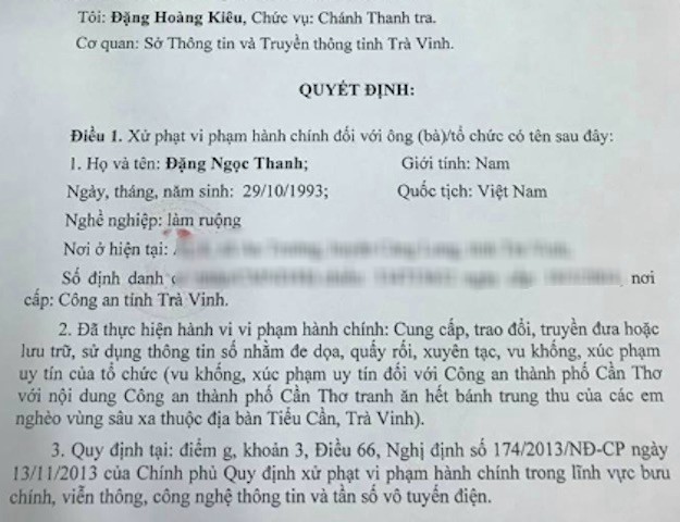 Quyết định xử phạt h&agrave;nh ch&iacute;nh đối với nam thanh ni&ecirc;n l&agrave;m ruộng. Ảnh: Minh Anh. 