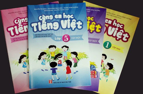 Nhiều cuốn sách tham khảo phụ huynh phải mua cho con theo yêu cầu của nhà trường. Ảnh: Nxb Hà Nội.