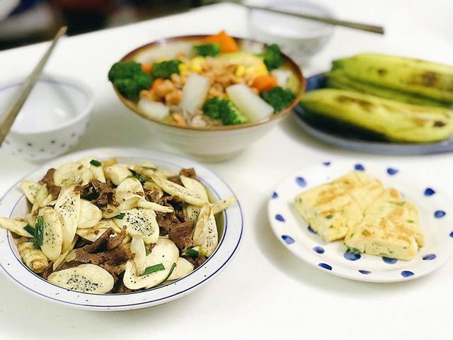 Muốn tạo sự mới mẻ cho bữa ăn nên khác với các chị em khác, chị Trang không bao giờ lên thực đơn trước.