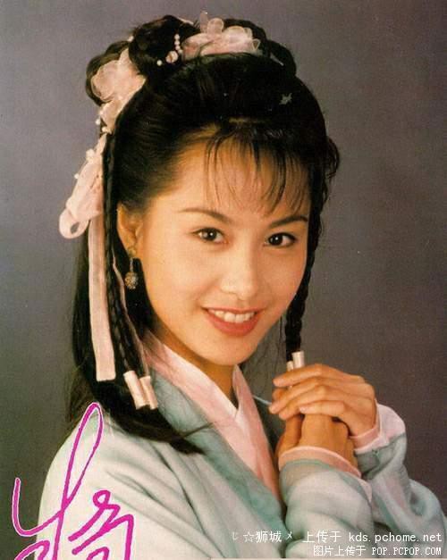 Nàng Hoàng Dung Chu Nhân tham gia hai bộ phim lớn Anh hùng xạ điêu, Tuyết sơn phi hồ. Cô được khán giả ngợi khen là một trong những mỹ nhân sáng giá nhất của phim Kim Dung.