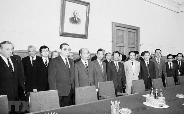 Chủ tịch Xô viết tối cao Liên Xô Anatoly Lukyanov tiếp và hội đàm với Chủ tịch Hội đồng Bộ trưởng Đỗ Mười, ngày 6/5/1991, tại điện Kremlin ở thủ đô Moskva. (Ảnh: Minh Đạo/TTXVN)
