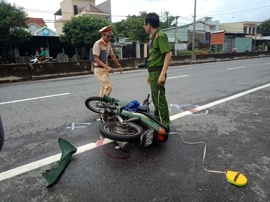 Công an có mặt tại hiện trường điều tra nguyên nhân vụ tai nạn