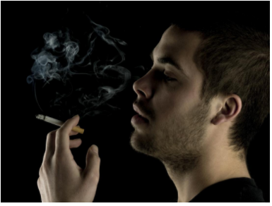 Theo nhiều nghiên cứu, những người hút thuốc lá từ 10 điếu trở lên mỗi ngày có nhiều khả năng mắc bệnh tâm thần hơn những người không hút thuốc. Hơn nữa, những người bắt đầu hút thuốc trước tuổi 13 cũng được phát hiện rằng có nguy cơ mắc chứng tâm thần cao hơn. Ảnh minh họa