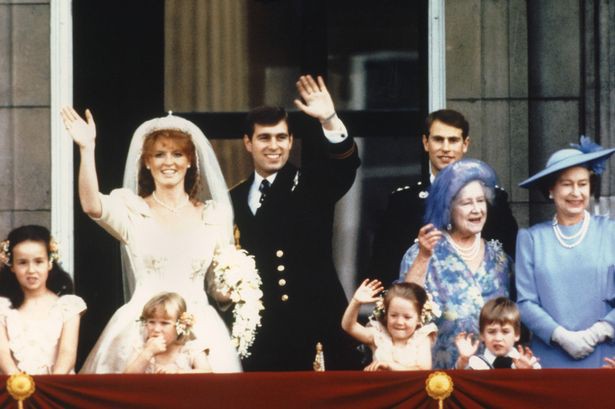 Bà Sarah trong đám cưới hoàng gia với Hoàng tử Andrew.