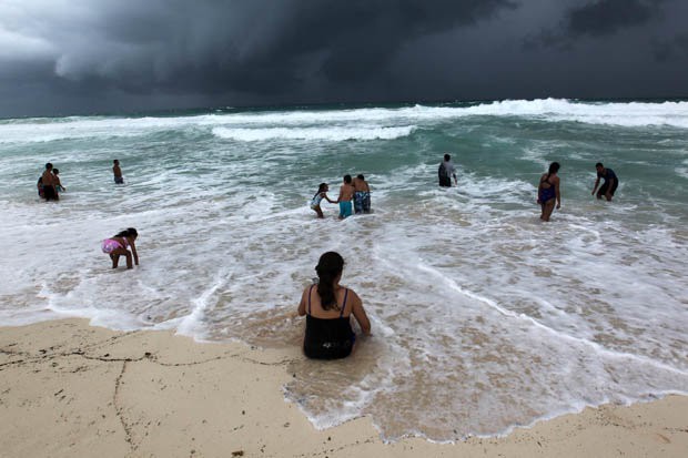 B&atilde;o Michael g&acirc;y mưa lớn ở Mexico v&agrave; Cuba, trước khi hướng tới Florida.