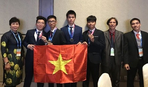 Đoàn học sinh Việt Nam tham dự kỳ thi Olympic Thiên văn học và Vật lý thiên văn quốc tế 2018 tại Trung Quốc. Ảnh: TTXVN.