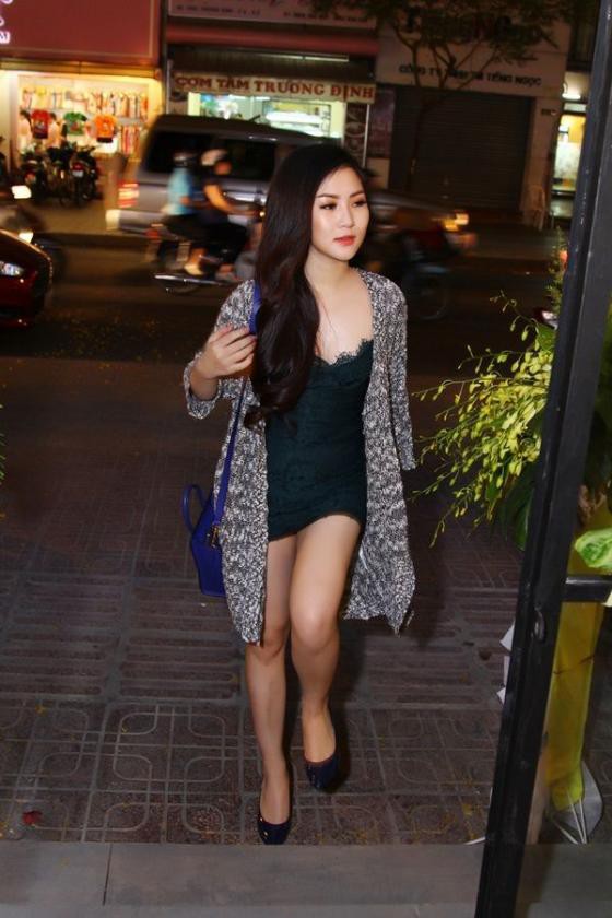 Hương Tràm từng bị ném đá khi lựa chọn bộ đầm giống với váy ngủ hơn là trang phục dự sự kiện, dù chỉ là những sự kiện đơn giản nhất.