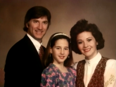 Thời điểm Clara g&acirc;y &aacute;n, tr&ecirc;n xe c&ograve;n c&oacute; sự c&oacute; mặt của con ri&ecirc;ng của David, Lindsey.