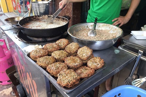 
 Chả rươi bán sẵn là món ăn đắt khách tại Hà Nội
