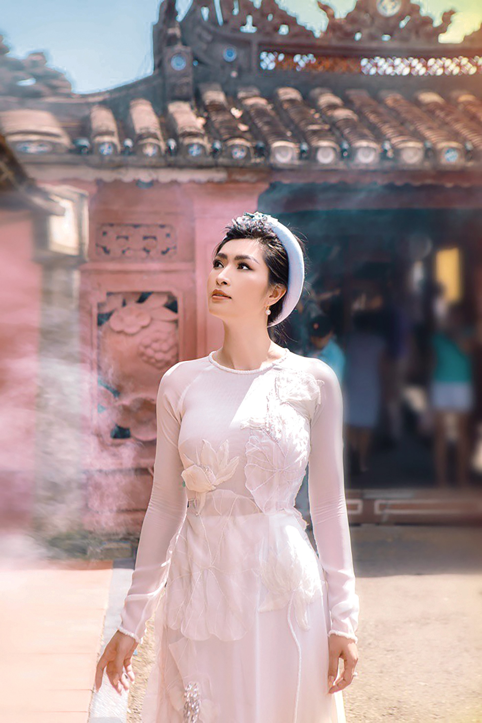 Ca sĩ Nguyễn Hồng Nhung vừa về Việt Nam chụp bộ hình mới tại Hội An. Ảnh: T.L