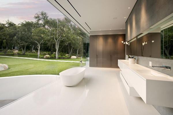 
Nhà tắm có góc nhìn hướng ra khoảng không gian bên ngoài, giúp đem lại cảm giác tự do, sảng khoái tận hưởng tinh túy từ thiên nhiên.
