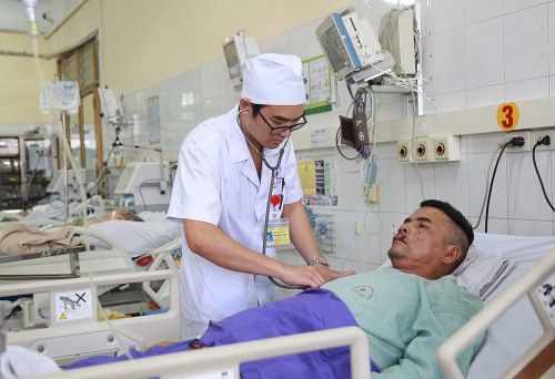 Anh Minh nói chuyện được bình thường sau nỗ lực của các bác sĩ giành lại tính mạng bệnh nhân. Ảnh: BVCC