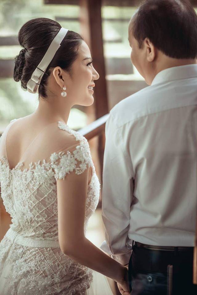 Ảnh cưới của ca sĩ Đinh Hiền Anh và chồng