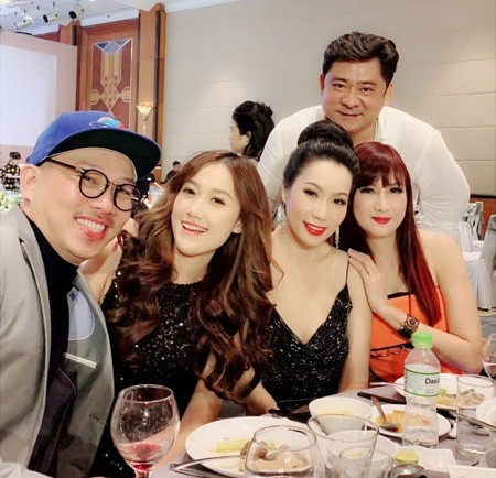 The actor Huynh Anh Tuan was rarely attending the event, but it was not difficult to go to Hanoi to give children a good news. He recently attended himself and his wedding with Sinful Sin.
