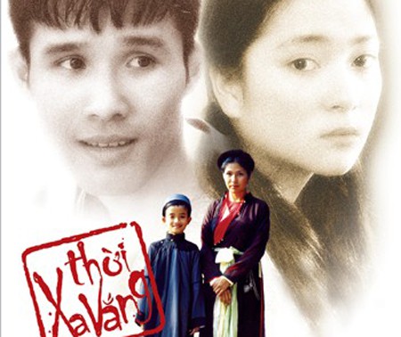 Ngô Thế Quân (bìa trái ảnh to) trên poster phim Thời xa vắng