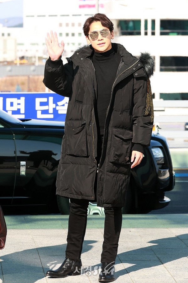 Cùng ngày, chồng Kim Tae Hee - Bi Rain - cũng xuất hiện ở sân bay Incheon.