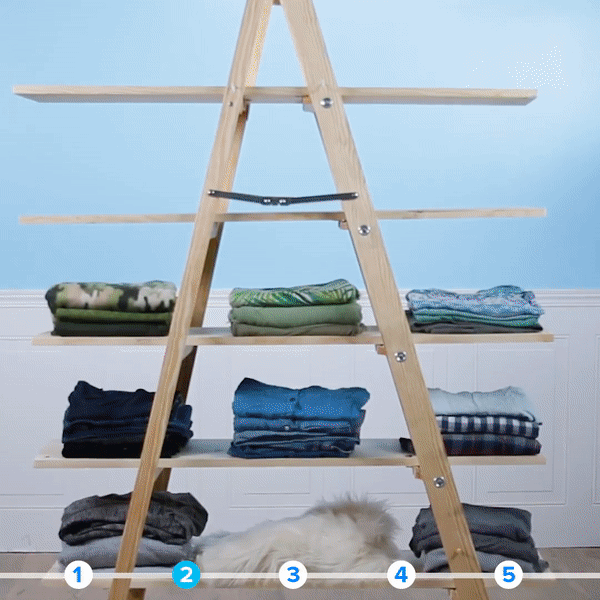 
Bạn cũng có thể sử dụng chiếc thang thông minh này để đựng quần áo.
