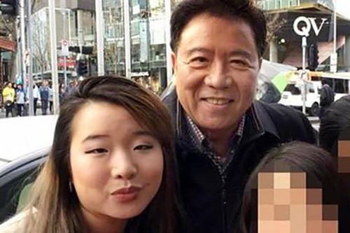 Ban Ah Ping (phải) v&agrave; con g&aacute;i Tifany Wan. Ảnh: Straits Times