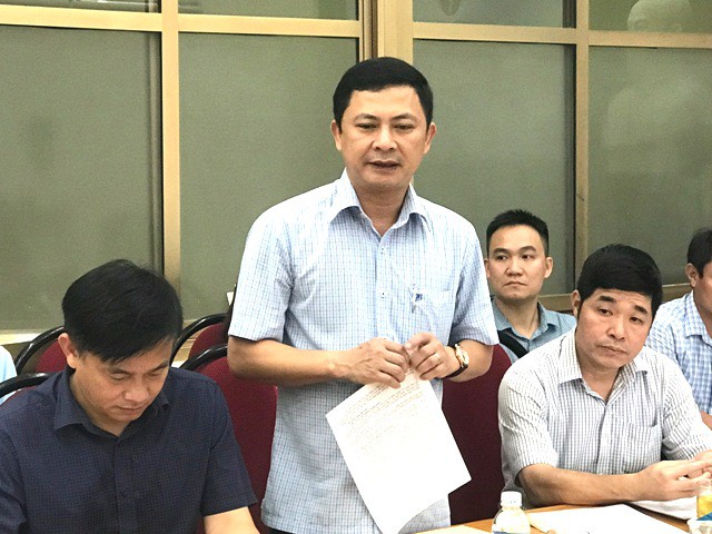 
Ông Lê Ngọc Châu (giữa), Giám đốc Sở Y tế Hà Tĩnh. Ảnh: ĐCS
