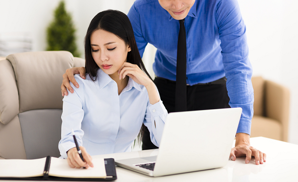 Sau khi vào làm việc, cô ta chứng tỏ với tất cả mọi người là tôi không hề nhìn lầm. (Ảnh minh họa)