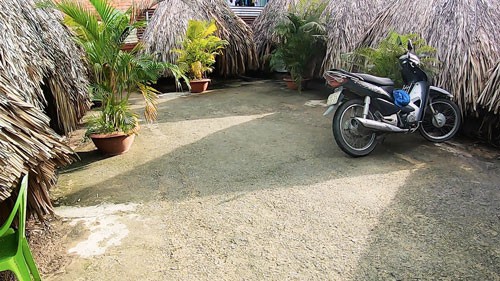 Ở Nhơn Trạch có đến gần 100 quán cà phê “chòi” khiến việc tìm kiếm Ngọc là vô cùng khó khăn
