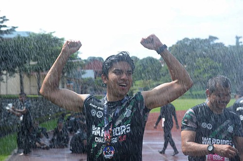 Syed Saddiq hoàn thành thử thách của cuộc đua giữa trời mưa lớn hôm 24/11. Ảnh: Twitter