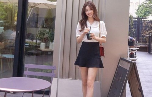Ngay cả những chân váy ngắn công sở thế này cũng không dành cho chị em U40