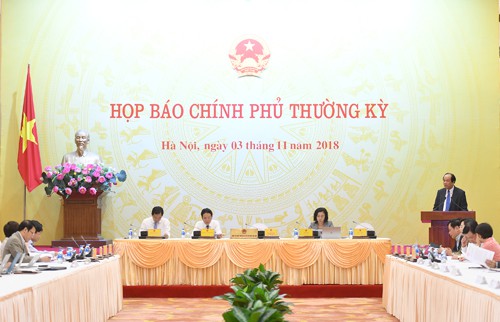 Lãnh đạo UBND TP Hà Nội vắng mặt trong cuộc họp báo Chính phủ thường kỳ tháng 10 khiến nhiều câu hỏi của báo giới không được phúc đáp.