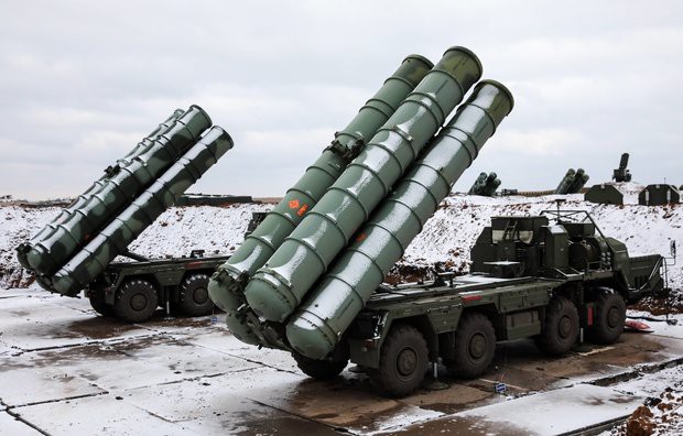 C&aacute;c t&ecirc;n lửa S-400 sẵn s&agrave;ng bảo vệ v&ugrave;ng trời Crimea.