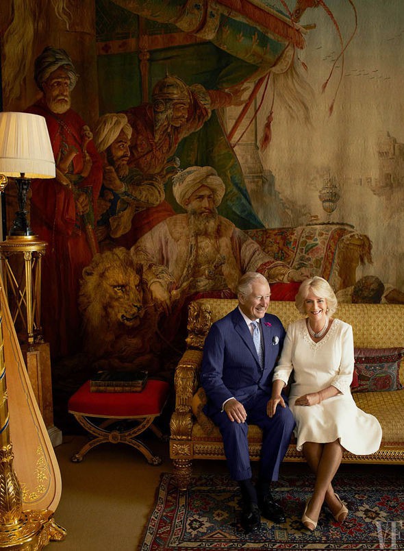 Cặp đôi hoàng gia chụp ảnh tình tứ bên nhau trong cuộc phỏng vấn mới nhất.