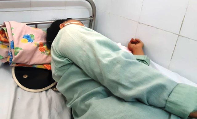 Bệnh nhân hóc xương gà điều trị tại BV Tai Mũi Họng Trung ương.