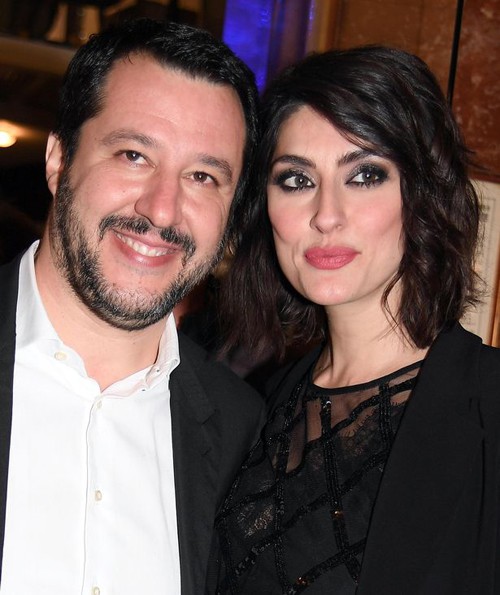 &Ocirc;ng Salvini v&agrave; bạn g&aacute;i khi c&ograve;n mặn nồng. Ảnh: Rex.