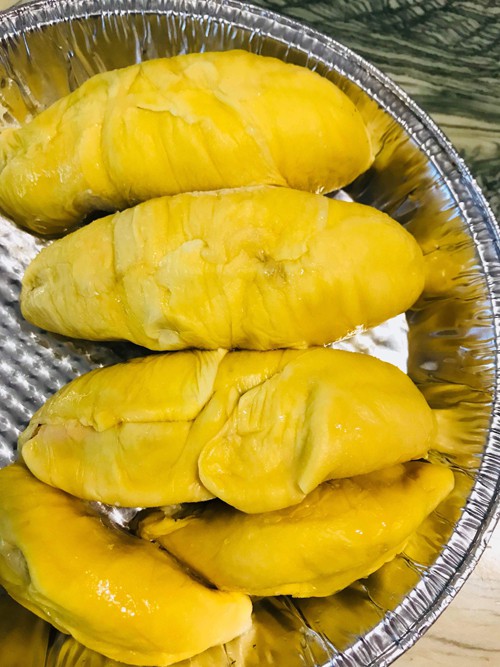 
Cận cảnh múi sầu riêng hạt lép cơm vàng giống Musang King.
