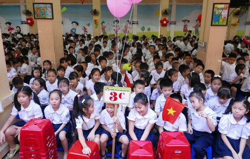 Học sinh tiểu học Hà Nội trong lễ khai giảng năm 2015. Ảnh: Q.Đ.