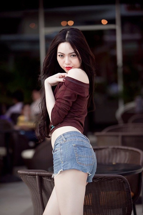 Số phận 3 nữ hoàng sắc đẹp Việt: Người lấy chồng đại gia, người sống ẩn dật đến khó hiểu - Ảnh 3. Số phận 3 nữ hoàng sắc đẹp Việt: Người lấy chồng đại gia, người sống ẩn dật đến khó hiểu - Ảnh 3.